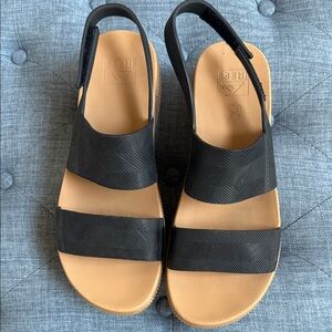 Reef Women’s Black and Tan Slingback Sandals